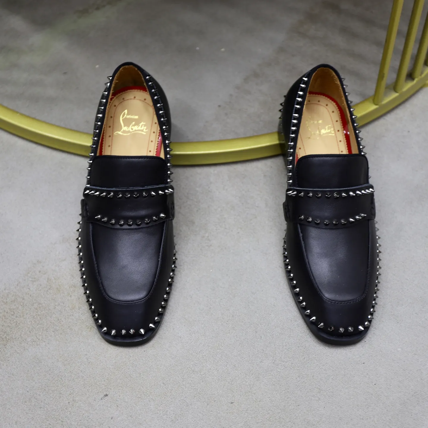 Ex-factory price: 720💰Christia*.Loubouti*🆑High-end men’s business formal leather shoes｜Classic red sole shoes｜Original imported first-layer cowhide｜Water-dyed cowhide lining｜Italian imported red rubber outsole｜High-end luxury｜Perfect interpretation of fashion, sunshine, style, suitable for various occasions Size: 38-44 (customized for 45, 46, 47)